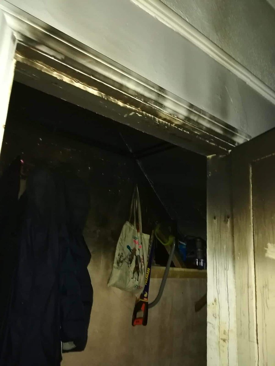 NorthSom_Fire's tweet photo. Great to see one of our Fire Angel smoke alarms up and keeping a local family safe. They were woken in the night, escaping unharmed from an electrical fire ๐ช๐ช๐ช๐จ #firesafety #westongreenwatch #knowyourescaperoute https://t.co/RNDWP3ktxT