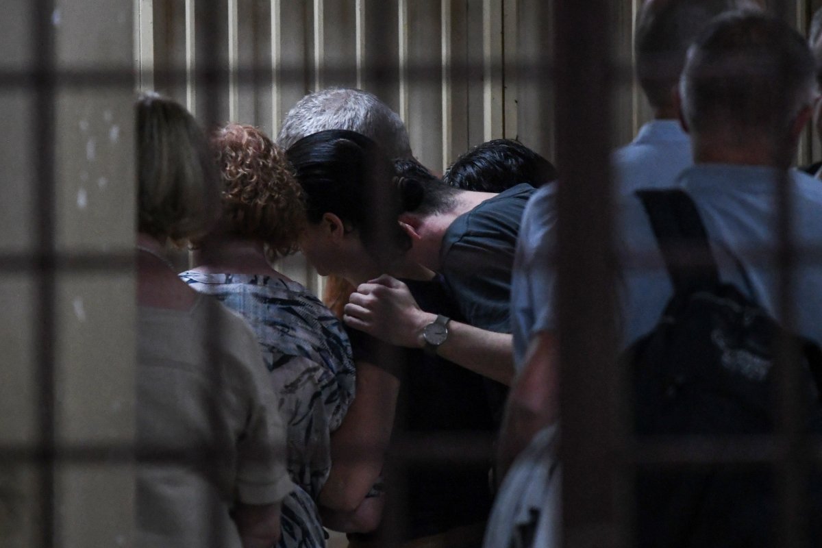 unreservedmedia's tweet photo. A heartbreaking scene at the hospital where rescuers brought the body of #NoraQuoirin. Sending all our love and prayers to her bereaved family.
Story here: https://t.co/QWBoX82Pvj
📸: @AFP.
#unreserved #unreservedmedia #FindNora #NoraAnneQuoirin #NoraAnne #TheDusun https://t.co/HVganvrRH5