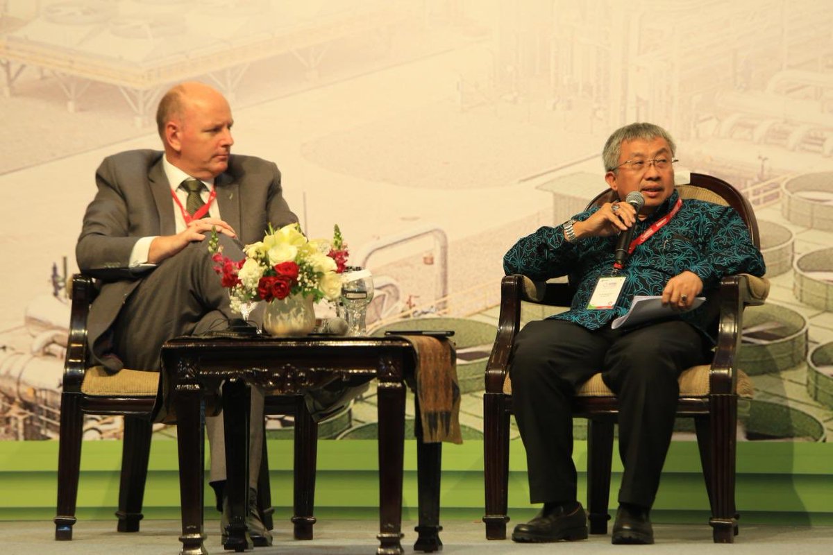 inaga_iigce's tweet photo. High level panel at IIGCE 2019 day 1 ⁣⁣
•⁣
•⁣
with⁣⁣
Ahmad Yuniarto as the facilitator⁣⁣
F.X. Sutijastoto⁣⁣
Alexander Richter⁣⁣
H.E. Dr Jonathan Austin⁣⁣
#inaga #iigce #api #geothermal #iigce2019 #event #energiterbarukan #renewableenergy https://t.co/iTxSFG1QqT