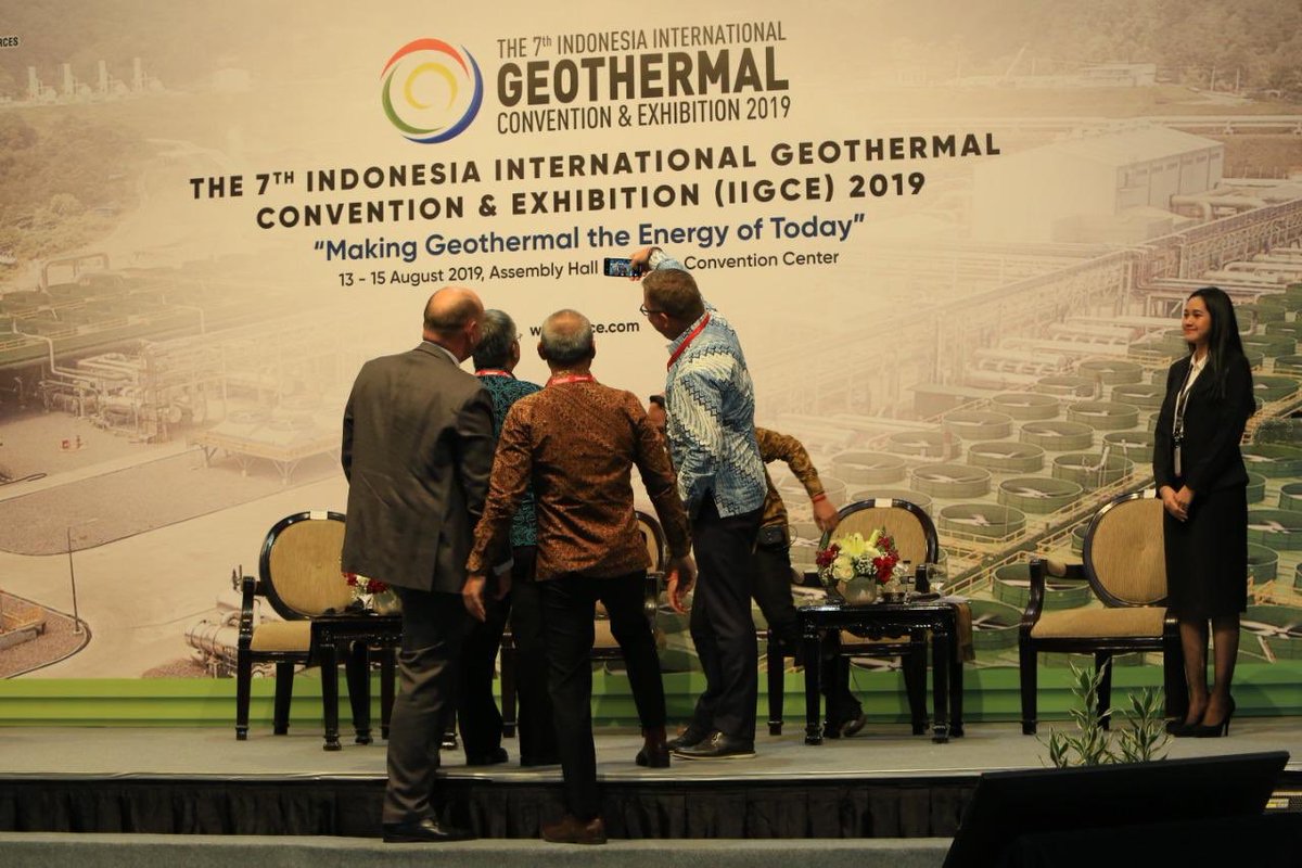 inaga_iigce's tweet photo. High level panel at IIGCE 2019 day 1 ⁣⁣
•⁣
•⁣
with⁣⁣
Ahmad Yuniarto as the facilitator⁣⁣
F.X. Sutijastoto⁣⁣
Alexander Richter⁣⁣
H.E. Dr Jonathan Austin⁣⁣
#inaga #iigce #api #geothermal #iigce2019 #event #energiterbarukan #renewableenergy https://t.co/iTxSFG1QqT