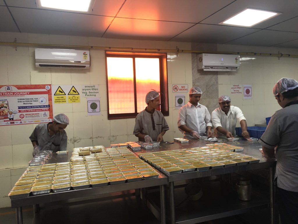 Another kitchen that feeds thousands everyday (and Indian Railways has one like this at practically every major junction/terminus.) this is at CST, Mumbai. And that’s what the passengers traveling from CST to Jaipur by the 12239 Duronto ate on 28/6/18. :)
