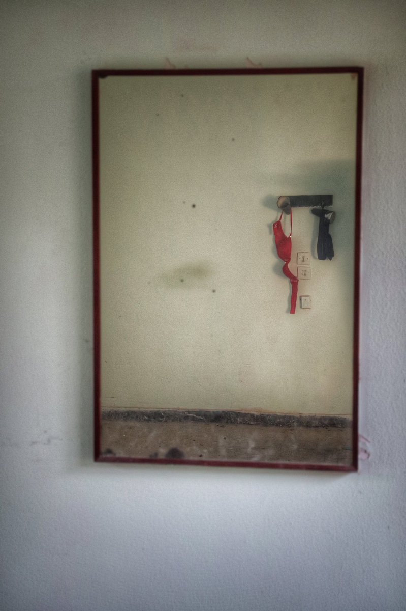 CelineEyes's tweet photo. Dans la glace
#reglet #miroir #glace #urbex #motel #abandonné #hotel #abandoned #crète https://t.co/9avZjD316r