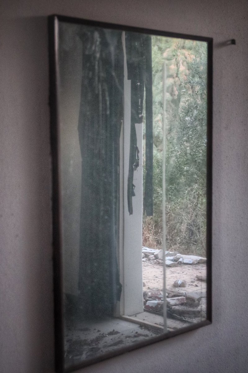 CelineEyes's tweet photo. Dans la glace
#reglet #miroir #glace #urbex #motel #abandonné #hotel #abandoned #crète https://t.co/9avZjD316r