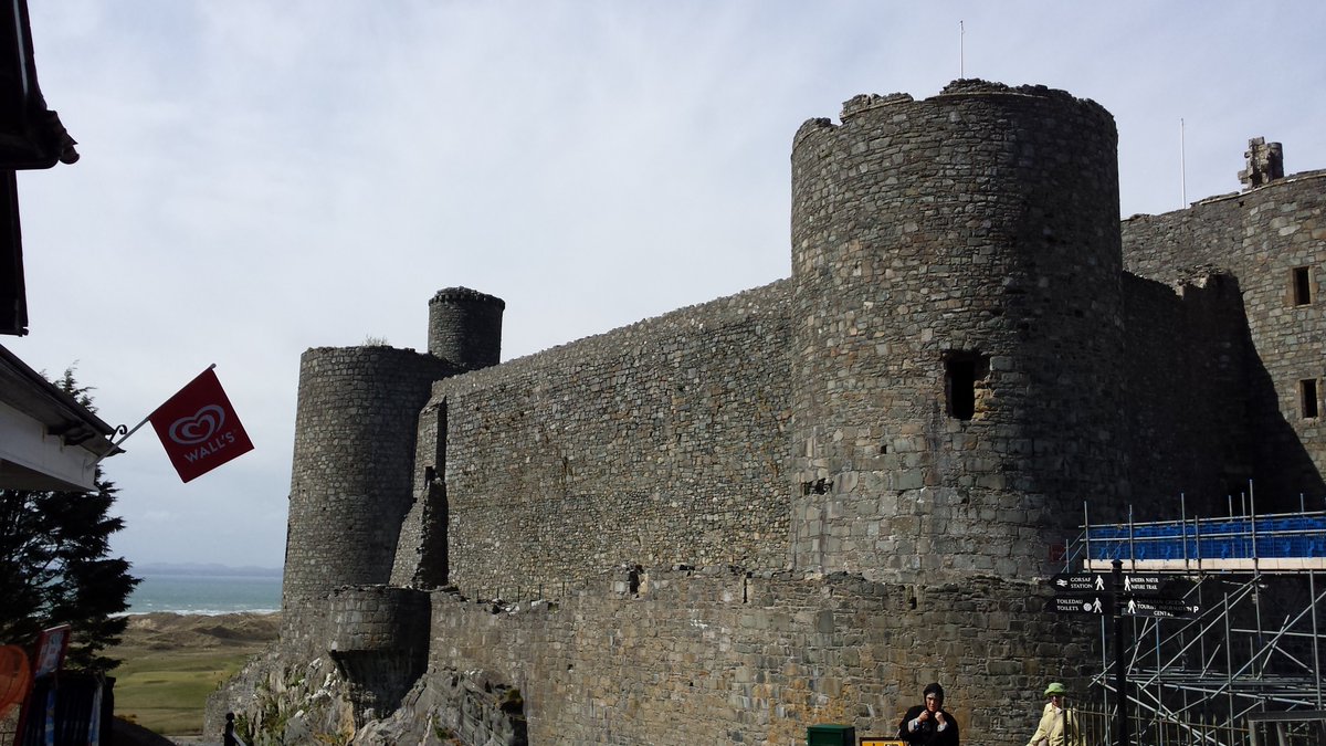 GunpowderDan's tweet photo. 14 Aug 1468: The Lancastrian garrison of Harlech Castle surrenders to the army of William, Lord Herbert #otd #medieval #castles @Harlech_Castle https://t.co/rjcAwWCC6j
