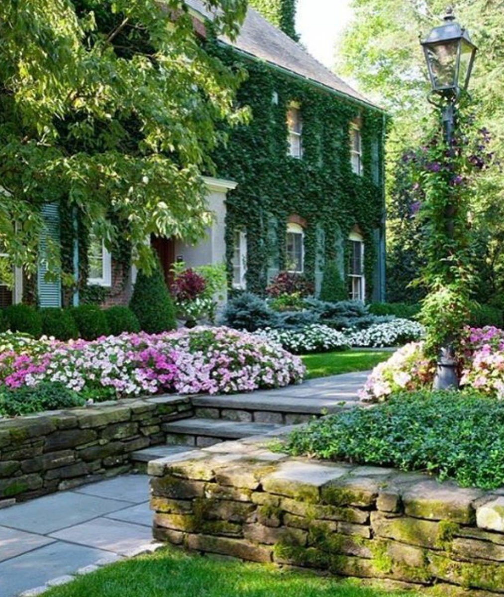 LisaAidan's tweet photo. ¡Buenos días! Miércoles, ¡día de #Castillos, #Mansiones y #Casoplones!
Qué buenos son esos jardines por los que uno puede pasear, perderse y soñar durante horas
#jardín #garden #writersthings #writersofinsta #escritoresdeinstagram #escritores https://t.co/RVtx7scjrs