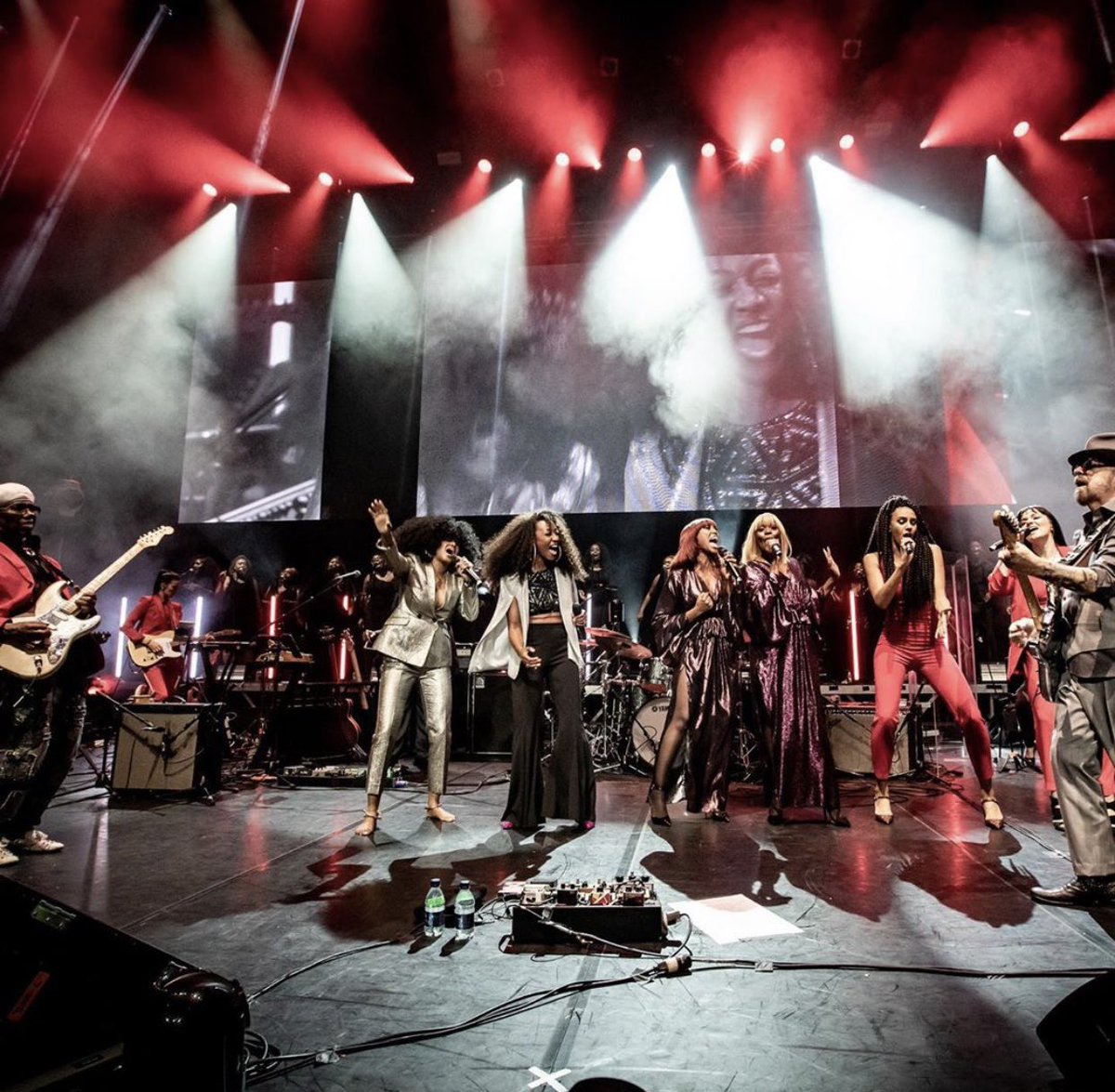 Beverleyknight's tweet photo. Last week’s #MeltdownFestival curated by @nilerodgers was @DaveStewart celebration of the #EurythmicsSongbook feat @emelisande @irisgoldmusic @YolanDaBrownUK @FOLAMI @ItsMeKimDavis Nile on guitar.. and ME! #Anhonour #Wolveswoman 🎤🙌🏾❤️ xxx https://t.co/1msqIN5qW6