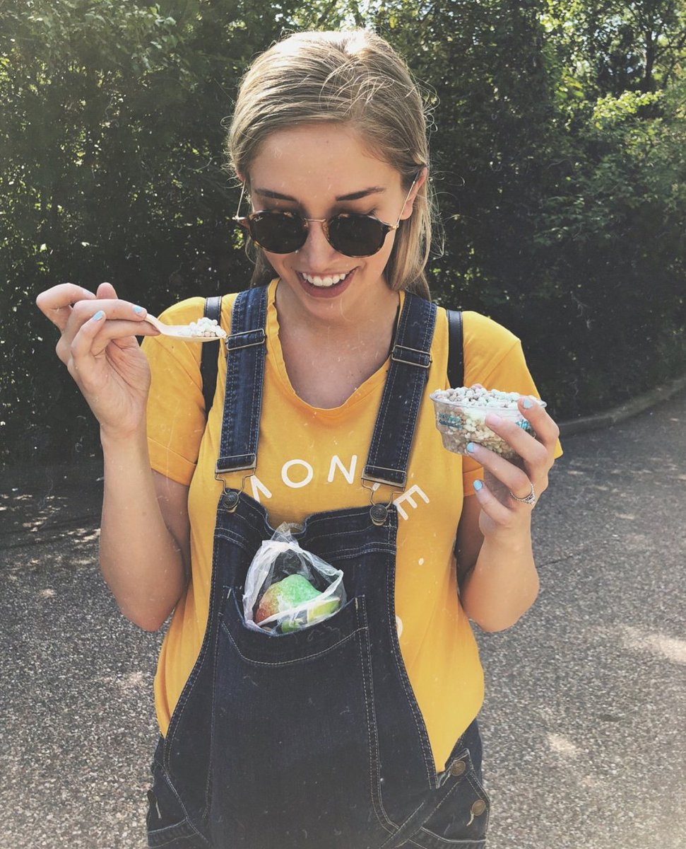 soonmaternity's tweet photo. We might have to start calling this the mummy pouch! Our Alice Denim Overalls will help keep your hands free while multitasking your way through motherhoood 😘 We’ve just had a re-stock delivery of these babies so get them while they’re hot! 📸 @brielle.cherie https://t.co/NjYU95oSo0
