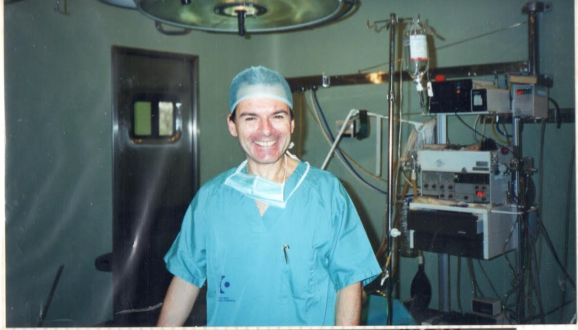 CelestinoGutirr's tweet photo. @TripodiDoriana @ALMATEC_SOCIAL Smile it's important in the operatory room too.
1994 whit the Storz laparoscopic machine. It is not a museum😃😂😁😅&amp;  I was more more Young.........as today😆😇 @Cirbosque 👉👇 https://t.co/YU4UzuM3Vk