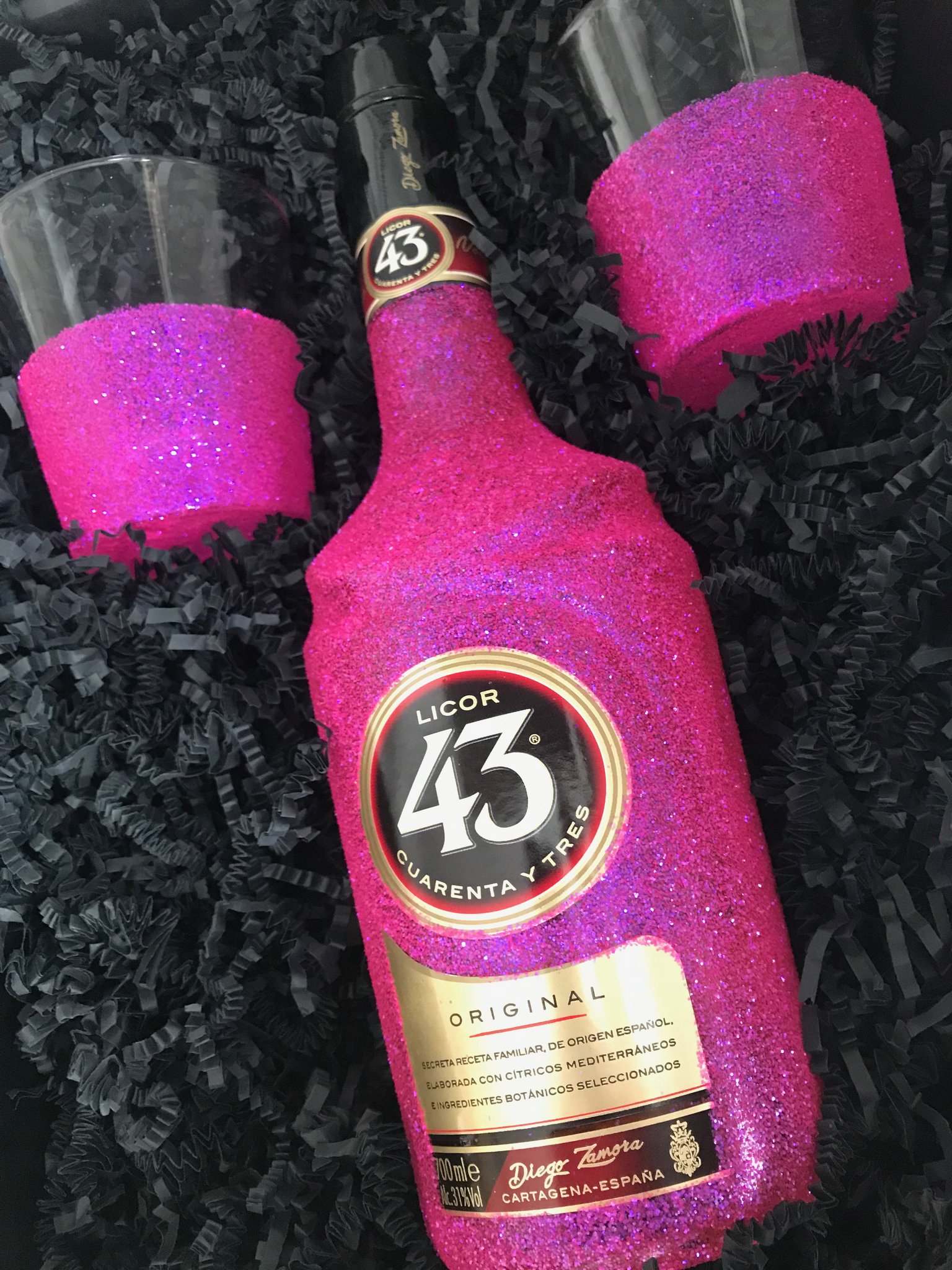 O Xrhsths Glitzerwerft Sto Twitter Licor 43 Glitzerflaschen Geschenkset Wow Glitzer Glitzerwerft Geschenk Gold Shoppen Glitzerflaschen Bling Geschenkidee Blingbling Uberraschung Whiskey Glitzerflasche Glitzerglitzer Likor Shot
