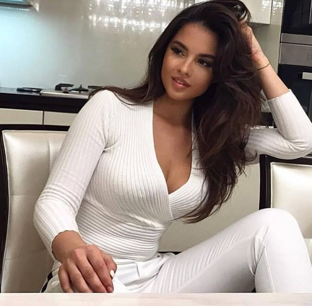 Кофточки с декольте в наличии в Шоу-руме Бурлеск
⠀
Размер 42-48
⠀
Цвета: изумруд, марсала, белый, персик, бежевый
⠀
Цена 𝟵𝟱𝟬₽
⠀
Примерки по адресу: Белгород, ул. Победы, 147 ТЦ Меркурий (это рядом с Белэкспоцентром), 2й этаж, 29 отдел (дверь с… t2p.pw/Np0xLaLVA0