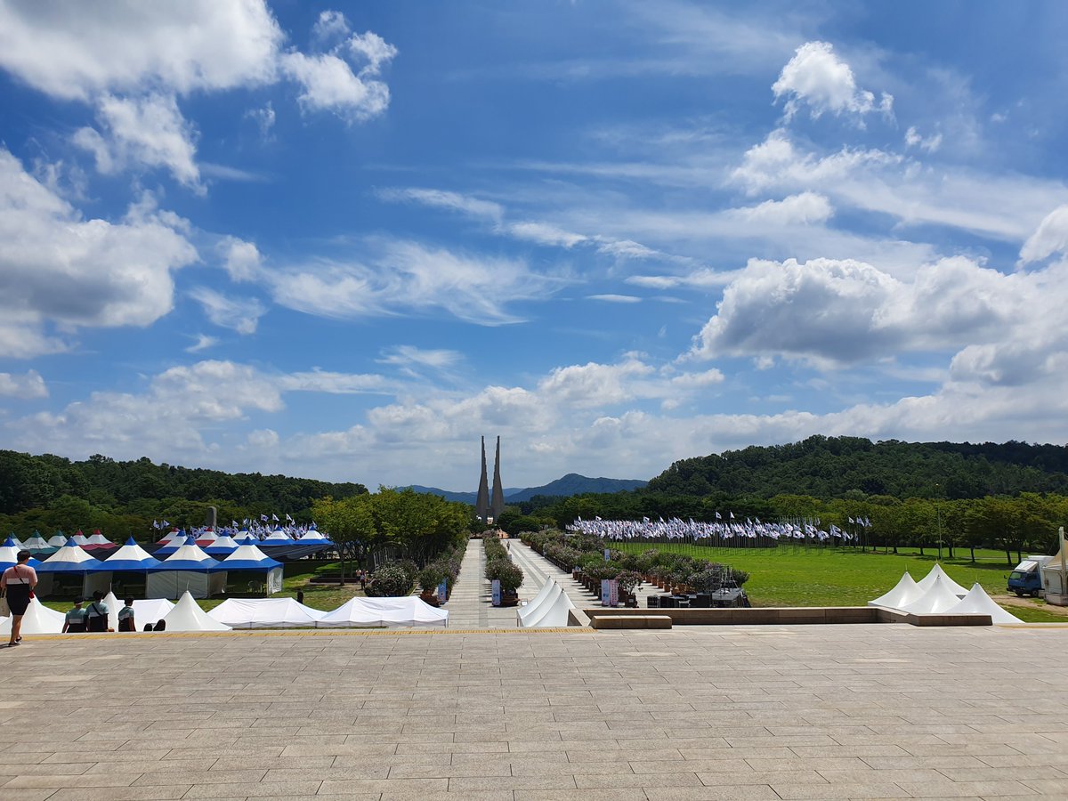 i815's tweet photo. 제74주년 광복절 경축 문화행사 준비가 한창인 지금~ 
내일 더 완벽한 모습을 보러 오실꺼죠?? 
샤이니 키도 볼 수 있다는건 우리들끼리 비밀~~ 😆 https://t.co/Trgu4dMLtv