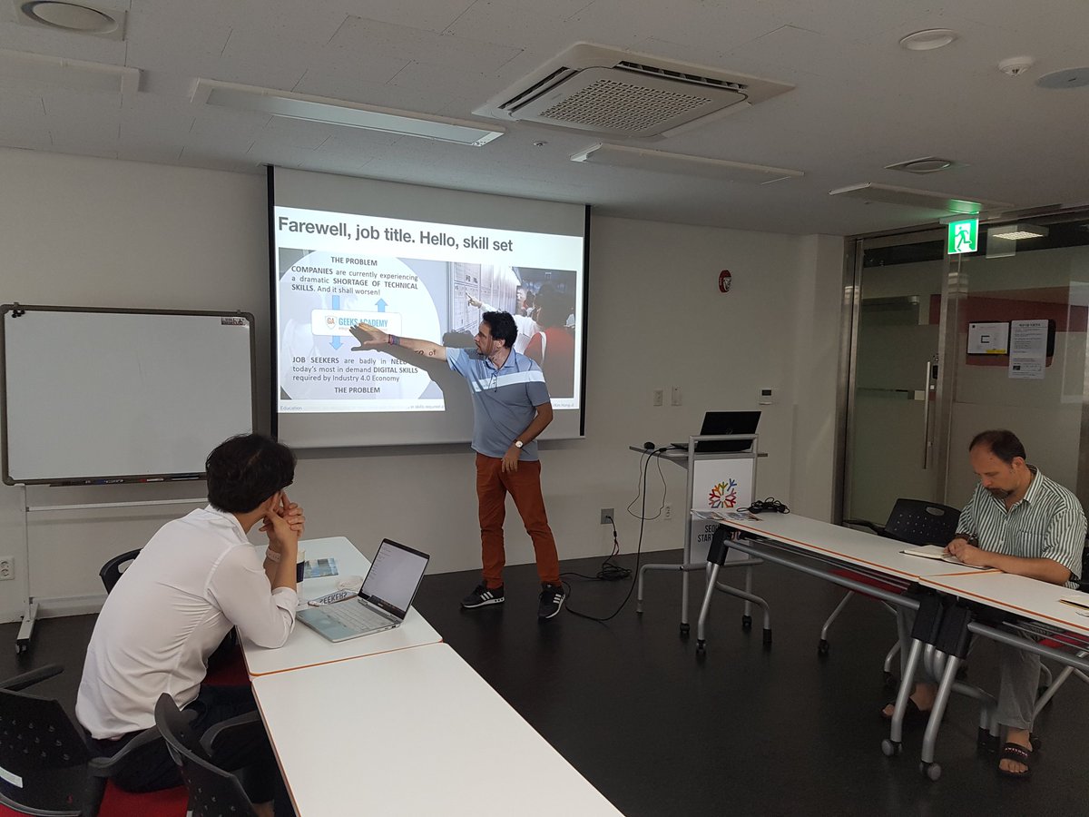 TutorSeoul's tweet photo. #globalstartupprogram 1 on 1 #mentoring by Mr. Kim #PathfinderH 'Investor Relations #socialimpact fund #contents fund https://t.co/MhcTl4lLFf