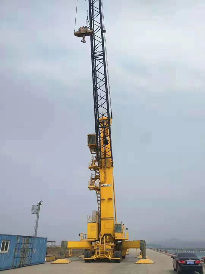 supreme_cranes's tweet photo. 1994 LIEBHERR LHM1200 FOR SALE https://t.co/LsGxTo7CFq