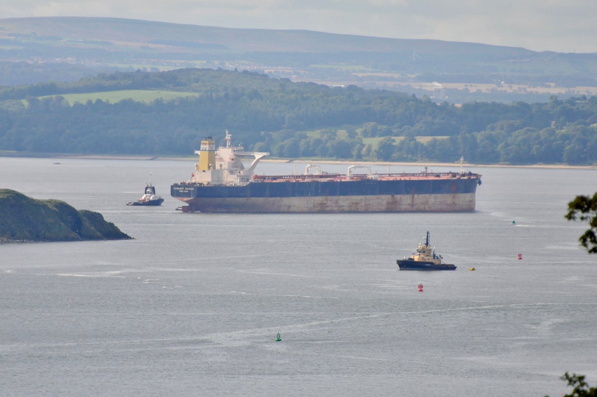 GraypenLtd's tweet photo. Starlight Venture heading inward to Hound Point and the Navigator Scorpio alongside at Braefoot #shipping #ships #houndpoint #Braefoot #graypen https://t.co/R40Qr9rjui