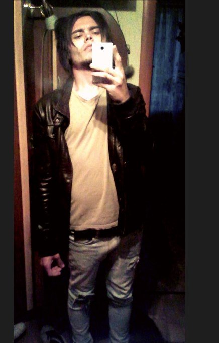 mgk_05's tweet photo. Живодёр Илья ШУТЬЕВ из г.Гуково Ростовской области, ул. Комсомольская 77 (на фото) брал животных из приютов и от волонтёров. Зверски убивал, мучая перед смертью. При этом включал громко музыку, чтобы не было слышно стонов и воя.
Ребят, закроем эту мразь?
Чище хабаровских https://t.co/13fsLshDDG