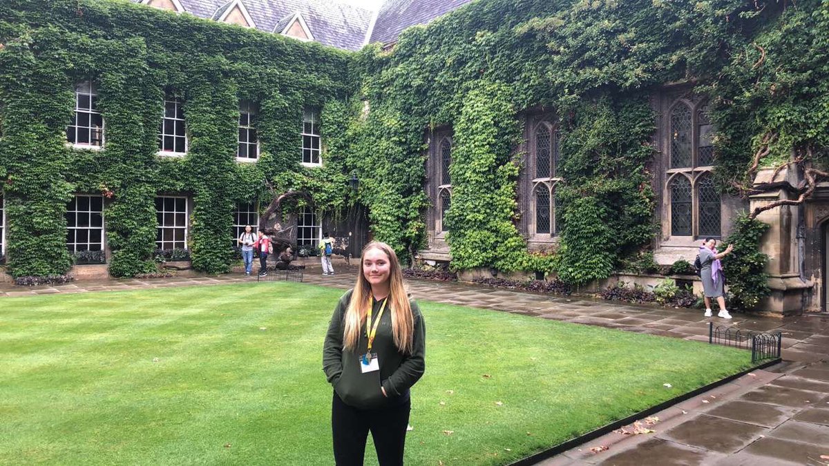 TKASA6th's tweet photo. Congratulations to Anya Butler who successfully completed the University of Oxford Summer School Programme: 'This was the best experience I’ve ever had'. Anya is pictured here in the lab where she purified GFP (Green Fluorescent Protein): we're happy you had fun! https://t.co/kthuNYNtEm
