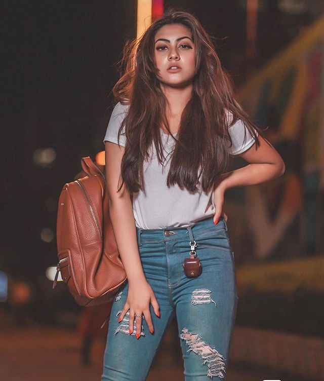 RealFirstBuzz's tweet photo. Follow @RealFirstBuzz for more such content.
#RealFirstBuzz #FirstBuzz
LIKE | COMMENT | TAG | SHARE
.
.
.
.
.
#reemsameer #kalma #tujhsehairaabta #sehbanazim #kalyanirane #sehreem #malharrane #reemsameershaikh #sehban #reem #kalyani #reemshaikh #ranes #k… https://t.co/x8MF94ABHR https://t.co/iLb4YERi5Y