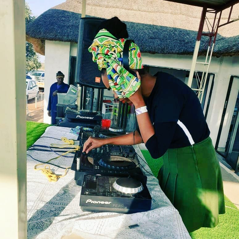 DeeJay_Estrella's tweet photo. #Music is my #business #deejaying is my business. My #love #heart #soul #spirit pours out when im on #stage #LoveLivesHere #dj #lifeofadj #WomensDay2019 #WomensMonth2019 #mbokodo #womanda #mfanaka https://t.co/v8MkpA4icz