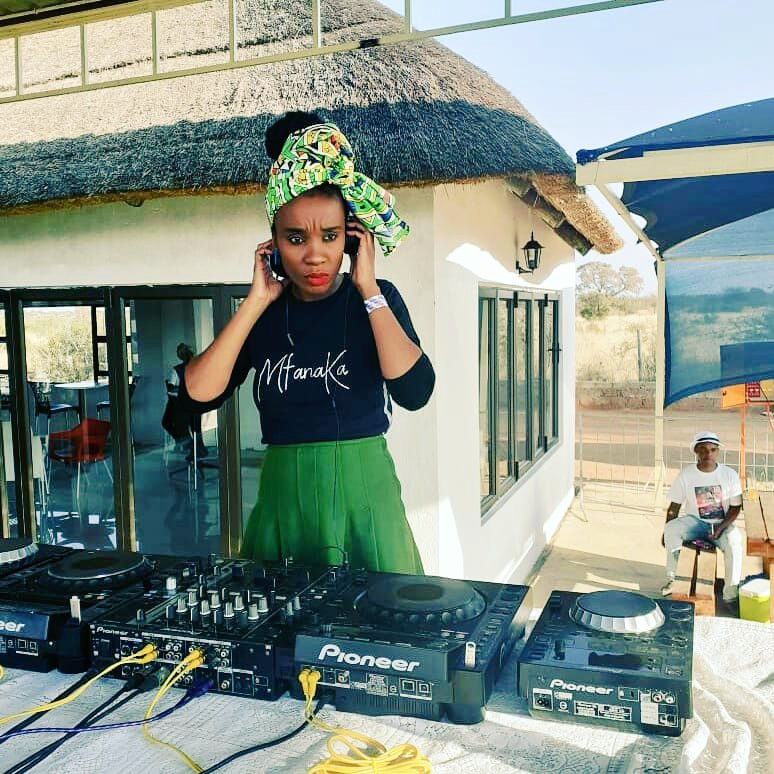DeeJay_Estrella's tweet photo. #Music is my #business #deejaying is my business. My #love #heart #soul #spirit pours out when im on #stage #LoveLivesHere #dj #lifeofadj #WomensDay2019 #WomensMonth2019 #mbokodo #womanda #mfanaka https://t.co/v8MkpA4icz