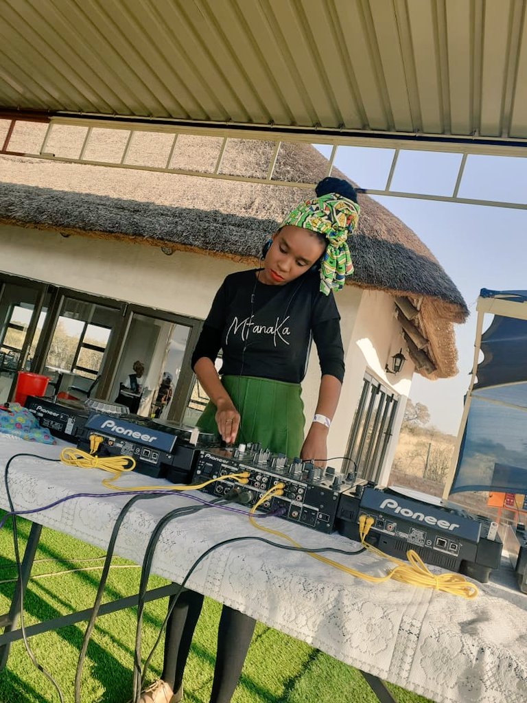 DeeJay_Estrella's tweet photo. #Music is my #business #deejaying is my business. My #love #heart #soul #spirit pours out when im on #stage #LoveLivesHere #dj #lifeofadj #WomensDay2019 #WomensMonth2019 #mbokodo #womanda #mfanaka https://t.co/v8MkpA4icz