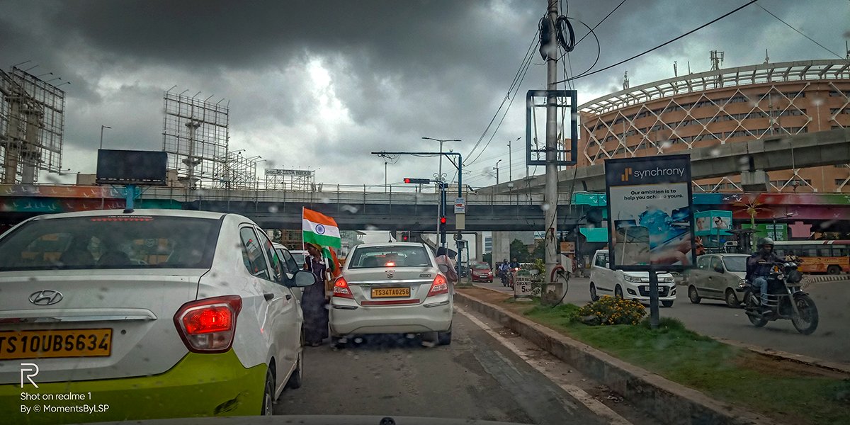 As #India prepares for it's 73rd #IndependenceDay, it's time to reflect when all sections of the society will get to enjoy a comfortable lifestyle? When will India get complete independence from poverty and hunger?

#RealIndependence #RealGrowth #StreetPhotography @WeAreHyderabad