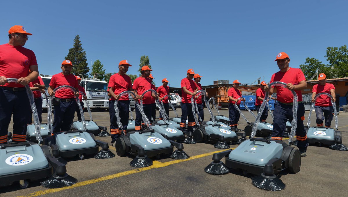 Temizlik İşleri Müdürlüğümüz, ilçemizde sokak temizliğini;
temizlik sırasında toz çıkarmayan, kağıt, yaprak, küçük çivi, vida, izmarit ve benzeri
çöpleri de haznesinde toplayabilen mekanik süpürücülerle yapacak.