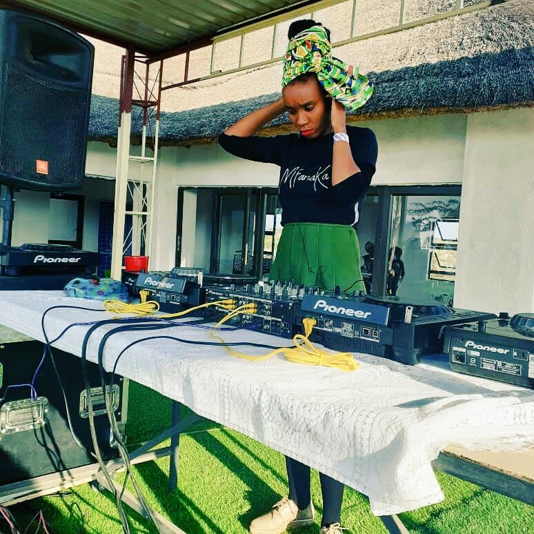 DeeJay_Estrella's tweet photo. #Music is my #business #deejaying is my business. My #love #heart #soul #spirit pours out when im on #stage #LoveLivesHere #dj #lifeofadj #WomensDay2019 #WomensMonth2019 #mbokodo #womanda #mfanaka https://t.co/v8MkpA4icz