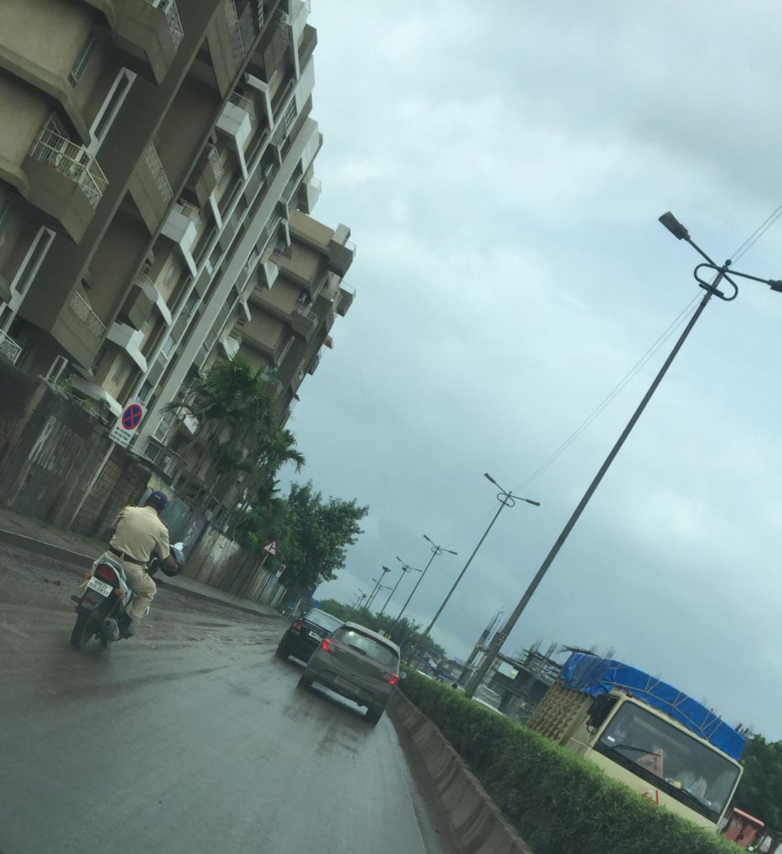 ChangeBhai's tweet photo. @KatariaAmol Yes, have been receiving pics of slippery road unfit for 2 wheelers. One image of the same spot/road attached too taken from the road. Will plan a specific action trigger for these kind of issues. As of now, we have been taking Bad Roads from the context of potholes only. https://t.co/qreV0yH8XI
