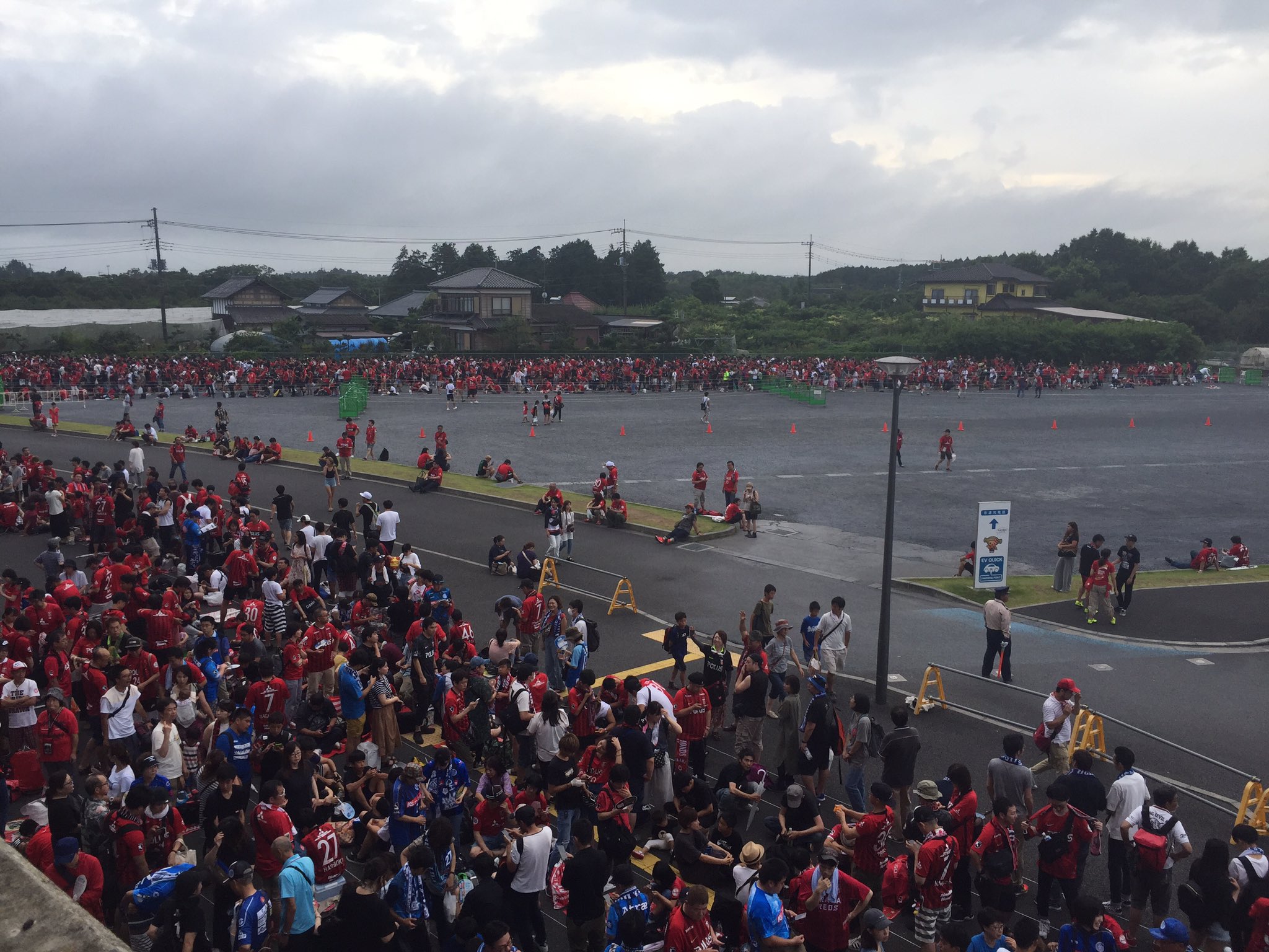 水戸ホーリーホック 天皇杯 浦和戦 ケーズデンキスタジアム水戸史上最大の待機列になってるような気がします Mitohollyhock T Co Uls4tyazot Twitter