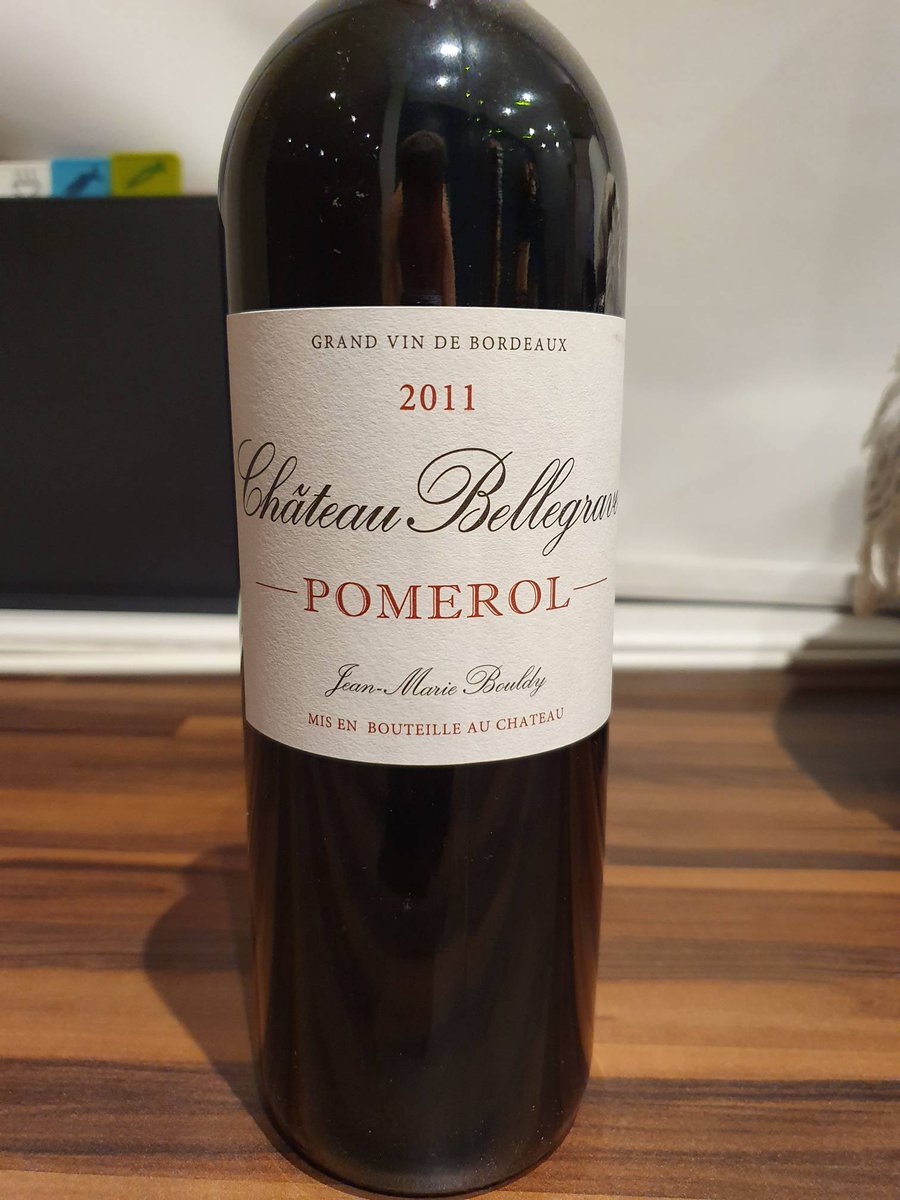 GetYourCorkOut's tweet photo. It's the old man's birthday on Saturday so I've bought him a #Pomerol from @RHFineWines. I'm hoping for plums, blackberries and that lovely earthiness distinctive of #Bordeaux reds, not that I'm going to get a glass of it like!!! #wine #winelovers #RightBank #dutifulson https://t.co/79S9Ut4Vqz