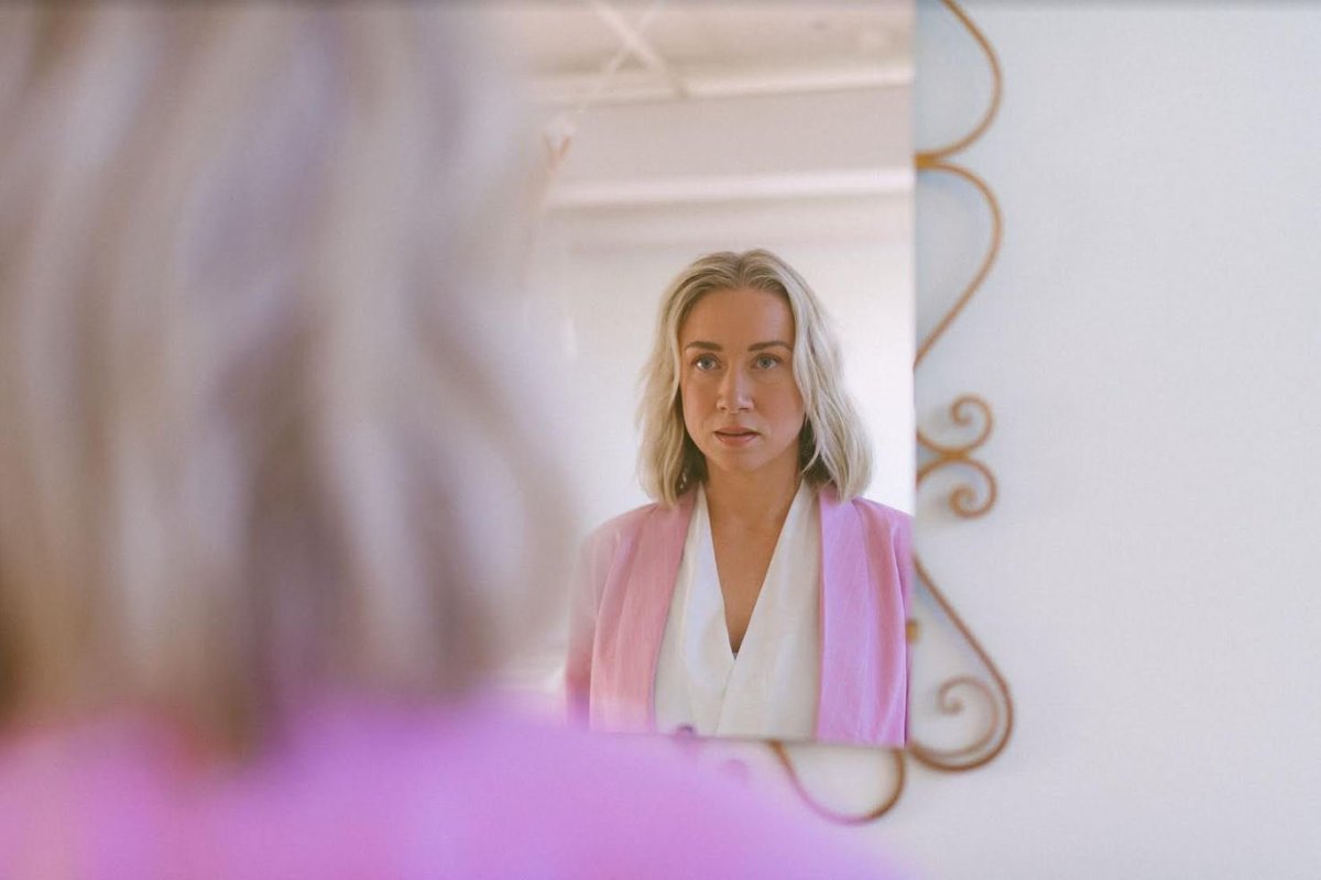 Am Freitag erscheint das neue Album von Hanne Hukkelberg und nach diesem Gastbeitrag von Kristin kann man einfach nicht anders, als sich dem Song „The Young And Bold I“ hinzugeben. <a href="/hannehukkelberg/">Hanne Hukkelberg</a> @KristinTheDre 

noisiv.de/ein-wunderbare…