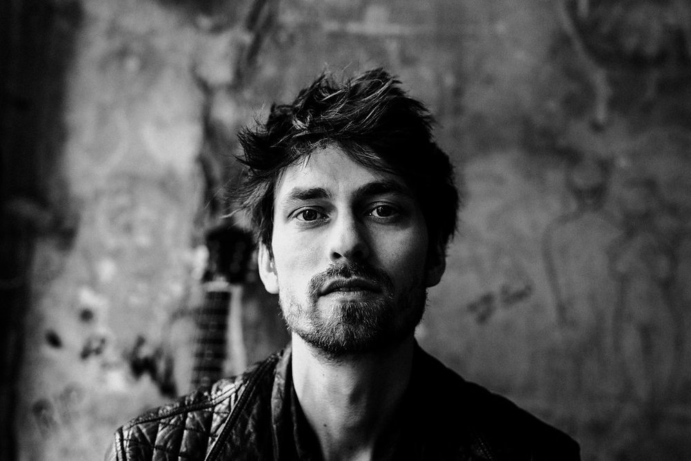 Der Indie-Pop Künstler Ian Late wird am Mittwoch auf dem Gema-Showcase neben Darjeeling, AYU und Roast Apple beim Reeperbahn Festival auftreten.

<a href="/ianlate/">Ian Late</a> @Reeperbahn_Fest

noisiv.de/reeperbahn-fes…