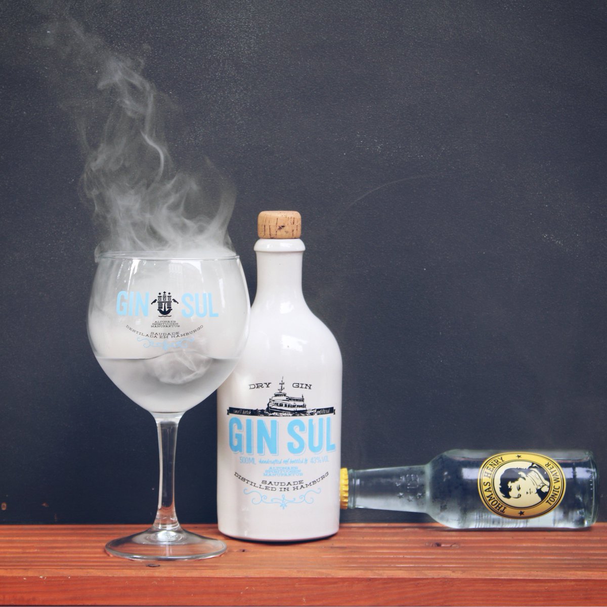 bryk_bar's tweet photo. SHHHHH... there's may be GIN in here 💯🍿🌪
•
•
@Ginsul @ThomasHenry
•
•
#brykbar #berlin #ginsul #germangin #hamburggin #callitsummer #thomashenry #homeofthesmokeygintonic https://t.co/bi3J9juOpZ