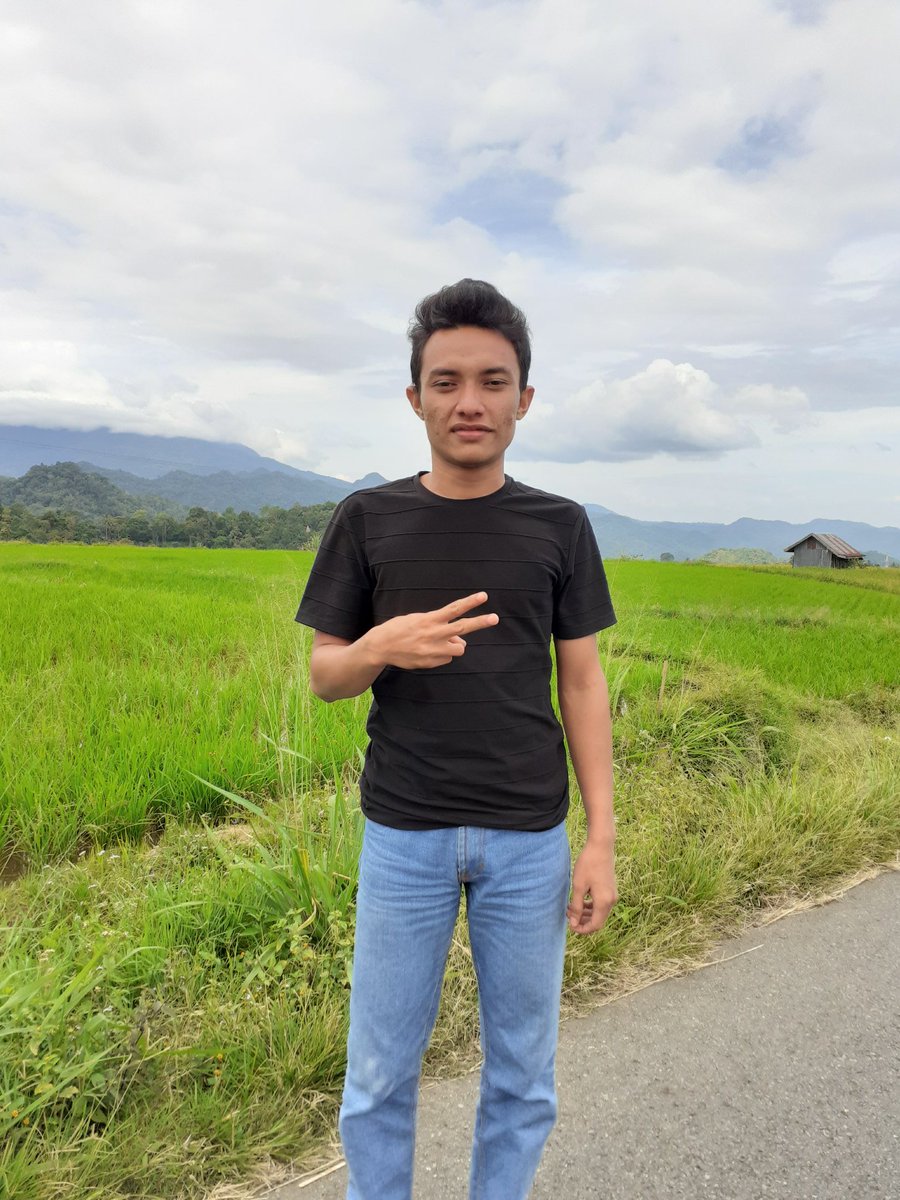rezatuyull's tweet photo. Tersenyumlah Sebelum Tersenyum Itu Dilarang🙂 https://t.co/aDvXScaVUg