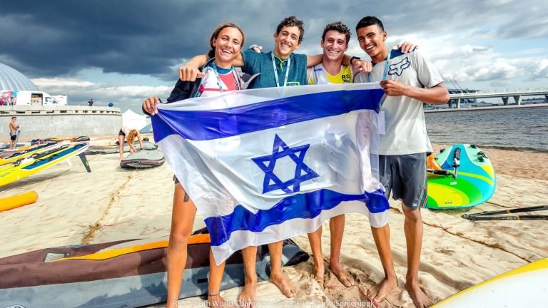 IsraelinNL's tweet photo. #Goud #Zilver en #Brons voor Israelische tieners op wereldkampioenschap #windsurfen
#surfisup 🤙🏻
https://t.co/1UHc34KfcL
@ISRAEL21C https://t.co/jbpMikvTJS