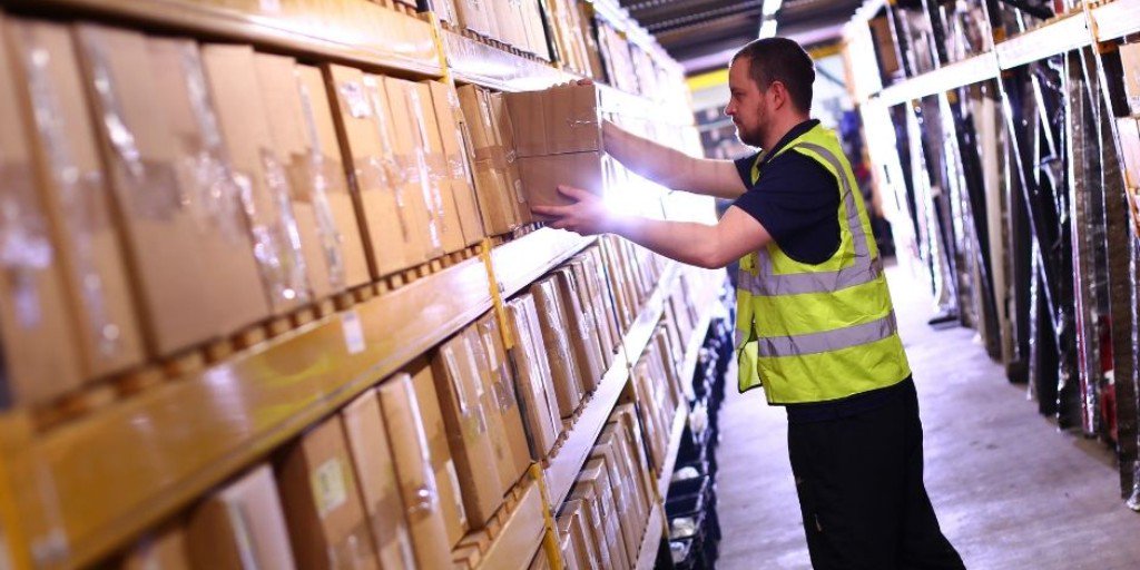Do you know we hold over 3,000 Door Mirrors onsite😲 - All checked, cleaned, logged and securely packaged ready to go.  This makes our services for the repair industry super fast &amp; efficient. 👍 Download our app &amp; receive a quote within 30 minutes. - ow.ly/Iobn50valqe