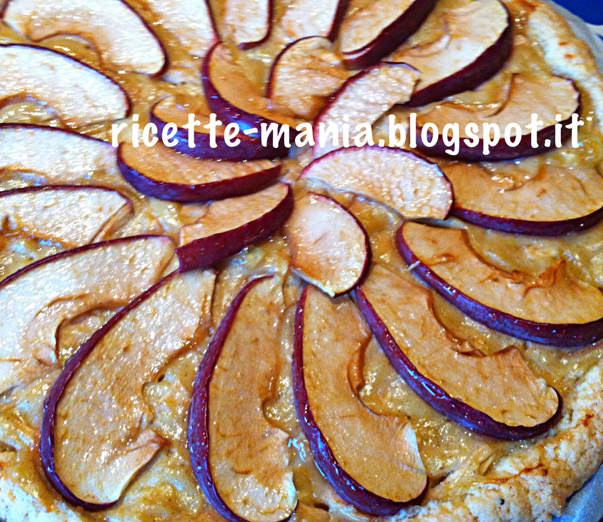 ricettemania's tweet photo. La #crostata di #mele alle #nocciole è una versione un po' particolare della classica #torta di mele. Una #ricetta che sposa la #pasta frolla con con le nocciole e la affianca ad una #crema pasticcera per esaltare il sapore delle mele.
https://t.co/9Qm6YbrC3M https://t.co/j28ACt9Q9x