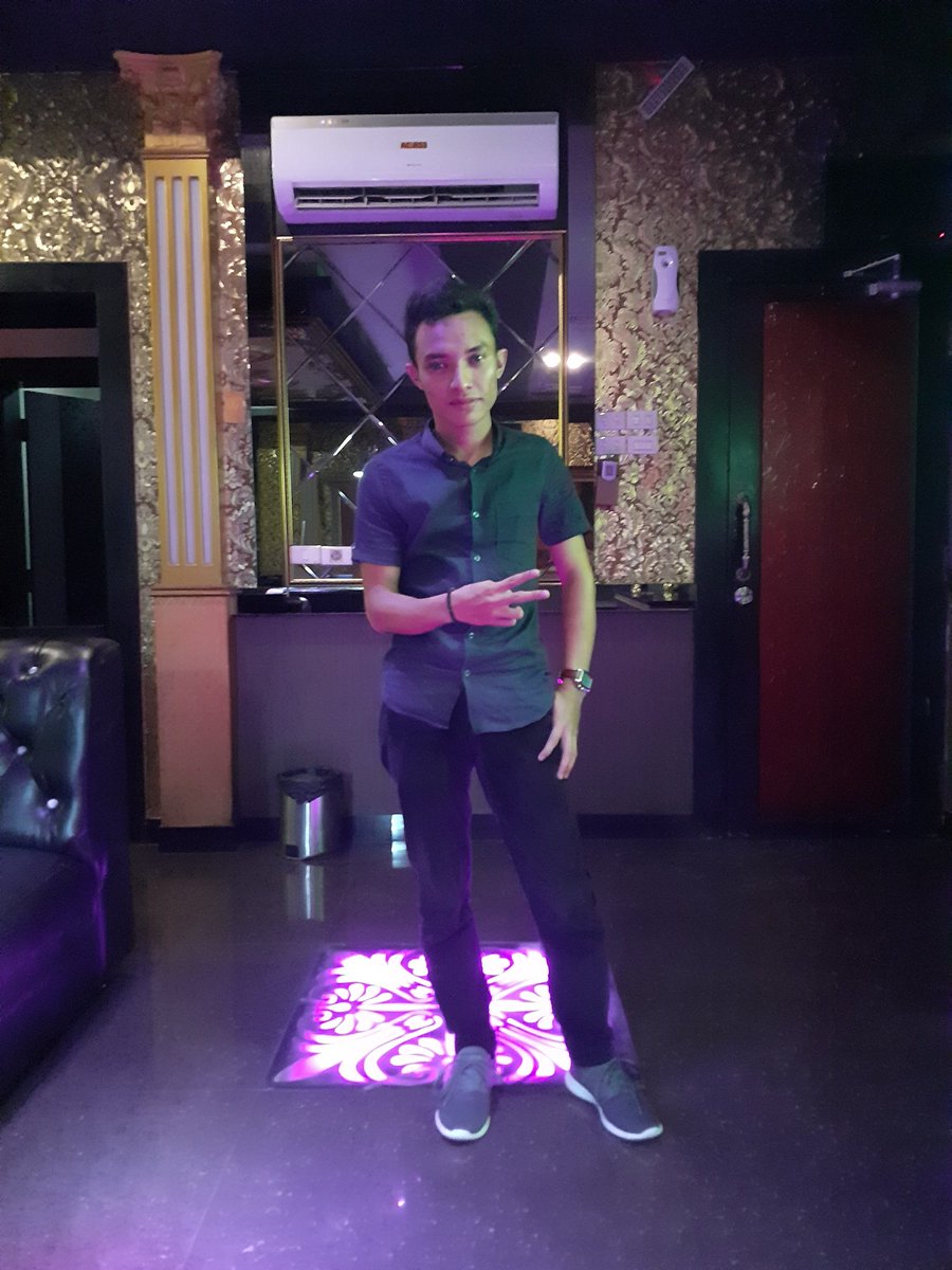rezatuyull's tweet photo. Party 💃💃💃 https://t.co/f18kX0axst