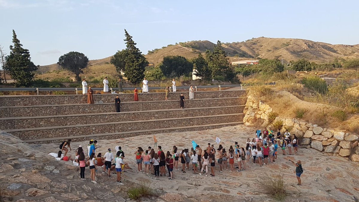 CvcCRUZ's tweet photo. Buenos dias!!!Ayer las tribus celebraron la Noche de San Juan y todos volvimos a dejar huella en la historia del campamento Vera Cruz.
Nos dimos las buenas noches en un marco perfecto e incomparable...

#SeamosImparables  #CampAventura 
#TreintingTopic https://t.co/sXbdxeRvPN
