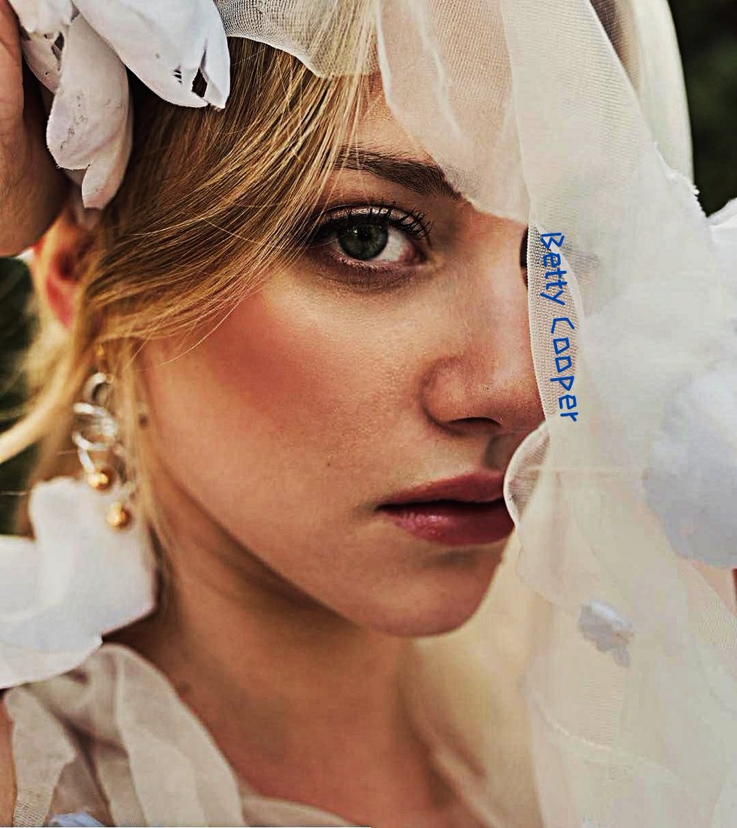 Betty Cooper tweet media