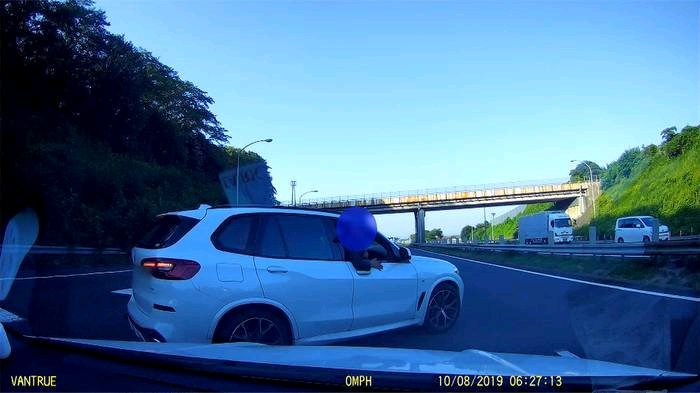 pringling's tweet image. 暴行男 ディーラーから借りた車か 高速道路であおった末... gunosy.com/articles/a9RQx…