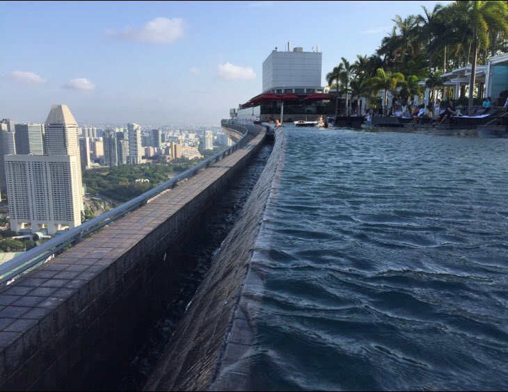 【シンガポール旅行🇸🇬】

マリーナベイ来てます🏨
こっちも結構暑いですね💦
でも屋上のプール最高❗️

#シンガポール
#マリーナベイサンズ