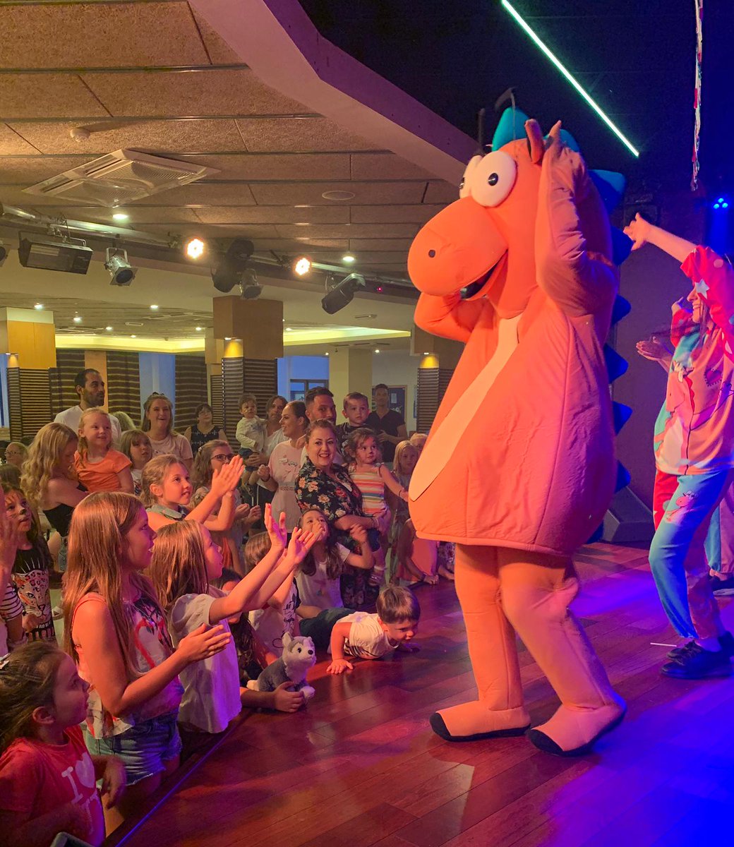 goldenhotels's tweet photo. Do you know Goldy? Don’t miss the chance to say hi to him at minidisco🐾😍
.
.
.
#goldenhotels #costabrava #goldenfun #hotelpool #sun #sunny #fun #holidays #waterholidays #instagood #instasummer #vacationtime #summerweather #sunshine #summertimeshine #besthotels https://t.co/OceURmQ1kz