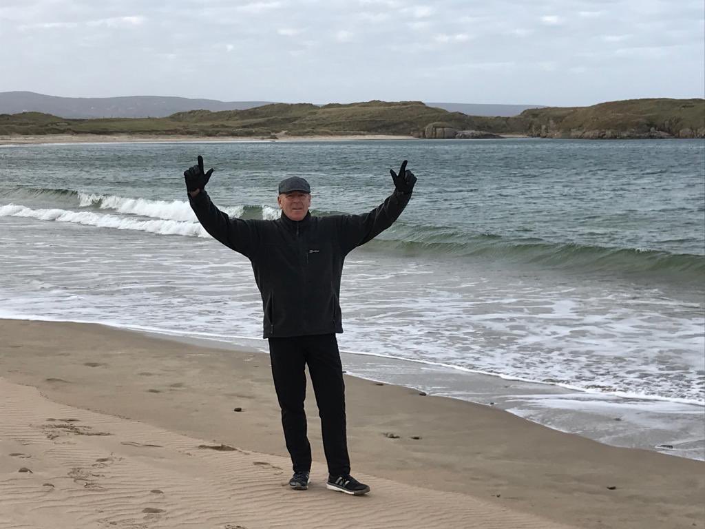 PackieBonner1's tweet photo. This is why I #LoveDonegal The ability to walk and switch off on the worlds best beaches😃 https://t.co/mI689h5JzS