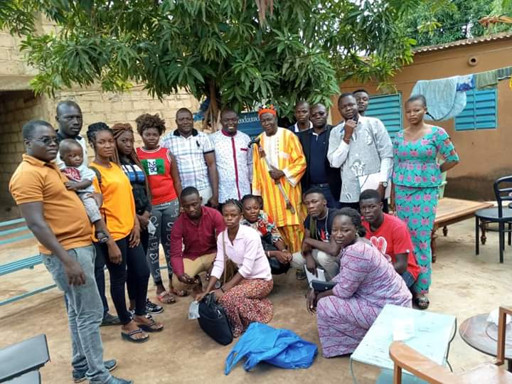 EqualBF's tweet photo. Dans le cadre du Projet #Voix2Paix, la coalition de l’Ardst XI de #Ouagadougou fera un plaidoyer pour doter la commune d’un commissariat de police. Dans ce cadre, le Wedang Naaba s’est engagé à être le porte-parole de la coalition auprès des autorités. #PAIXauLiptakoGourma #USAID https://t.co/2WXizxbUrr