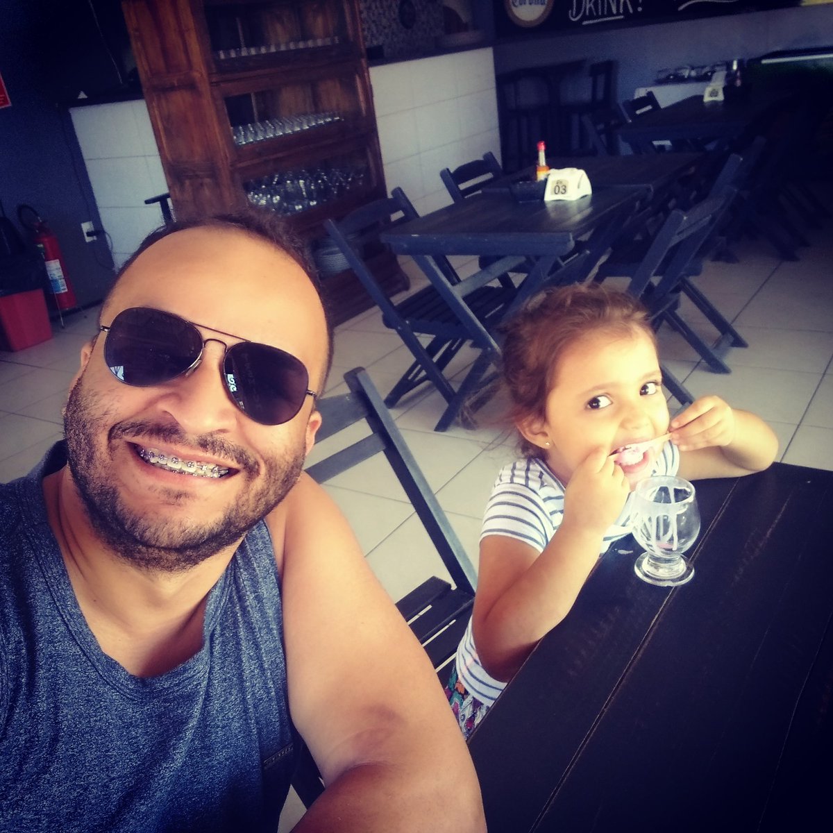 Wilmaranguape's tweet photo. Seja rico daquilo que o dinheiro não compra!!!!!
#diafeliz
#sobrinhalinda
#sejapresente https://t.co/6Vf3vafy8j