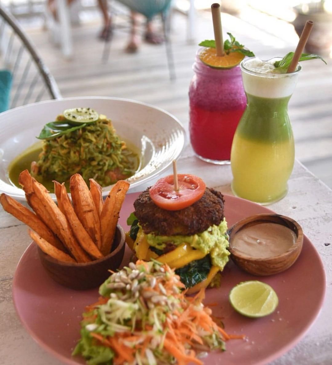 guide2gilis's tweet photo. They say eat colourful foods to make sure that you're eating healthy. Luckily that isn't too hard to do in the Gilis! You can find a wide selection of healthy eateries featuring dishes like these! 🥑💛

How do you make sure you're eating healthy?

Photo creds: @giliblisslove https://t.co/WGX9avPo5l