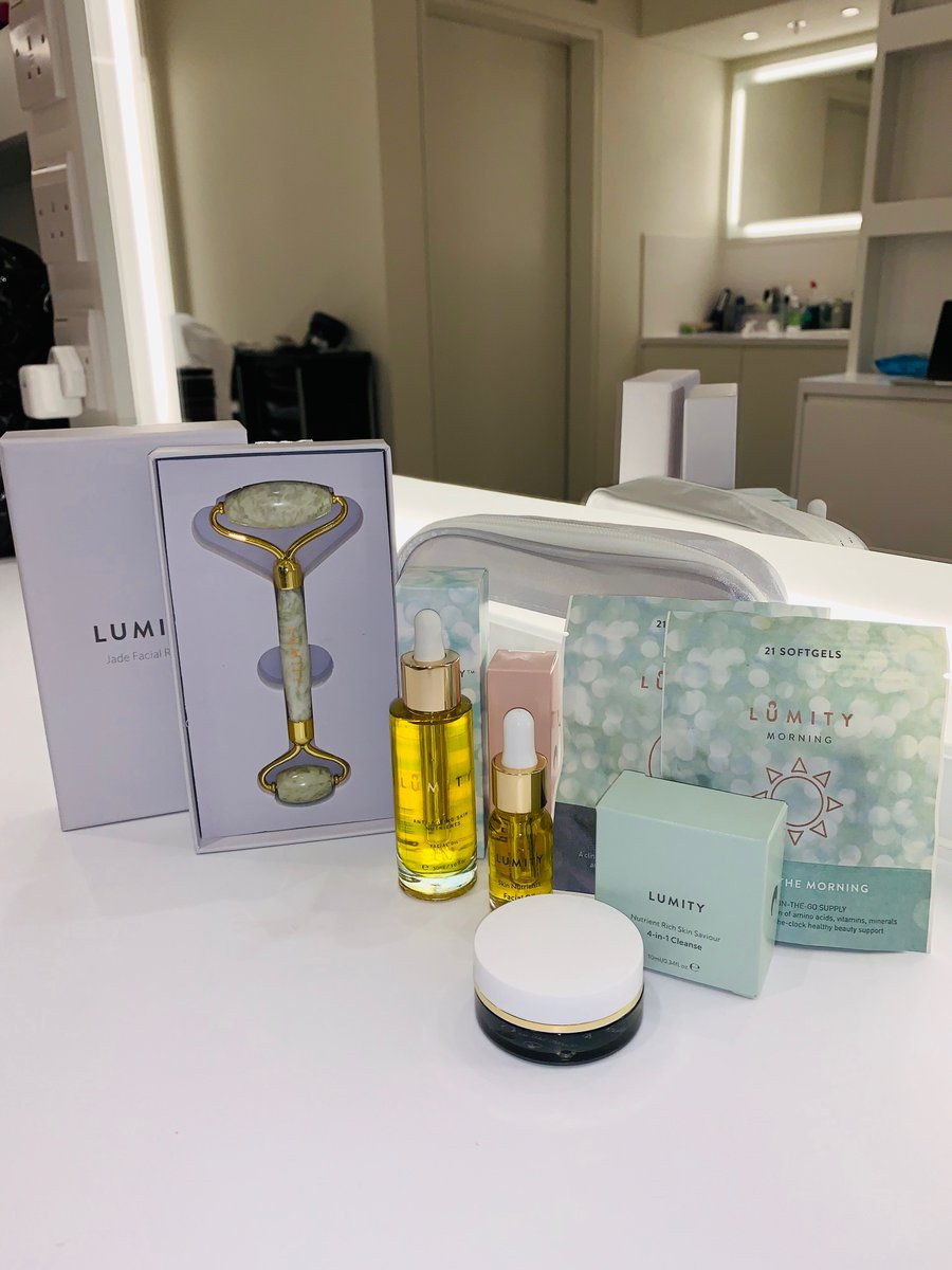I have found a perfect facial oil for you to try, enriched with 32 natural ingredients and botanical oils. To read my new blog on <a href="/LumityLife/">Lumity</a> Skin Nutrients Facial Oil, visit my website/ blog or the link in my profile. #facialoil  #blog #skincare #beauty
eszterhercsik.com/blog/2019/8/13…
