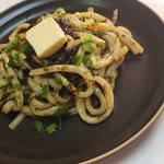 磯の香りとバターの風味がマッチ!？レンジで簡単「レンジ海苔バターうどん」!