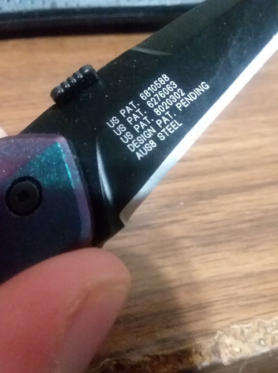 CutleryNovice1's tweet photo. Awesome little EDC blade, this is the Schrade Mini Landshark, MAGIC assist technology, 1.6 ounce carry weight will appeal to @Nutnfancy's fans, AUS-8 steel blade, FAST deployment and a gorgeous handle. Find em right now on eBay for $15, worth every penny! Review coming soonish! https://t.co/1sUVDrlifL